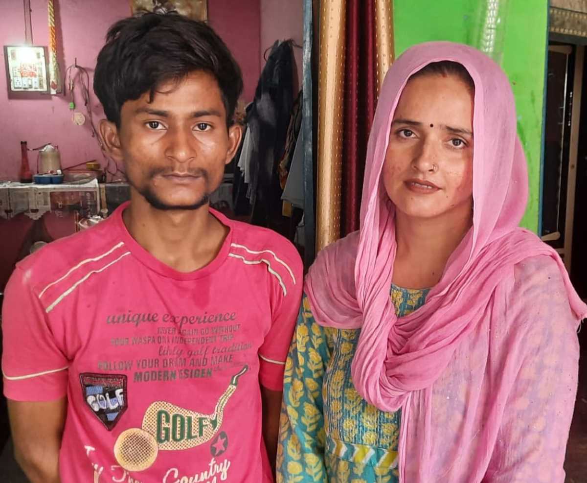 जेल से रिहाई के बाद सचिन के घर पहुंची सीमा हैदर, पूजा अर्चना कर लिया आशीर्वाद